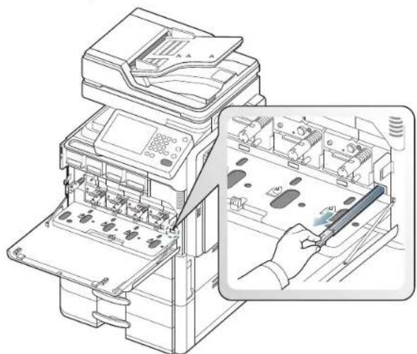 SAMSUNG MultiXpress 8240NA - Reinigen des Papierstaubstabs und der Charger der Bildeinheiten - 6