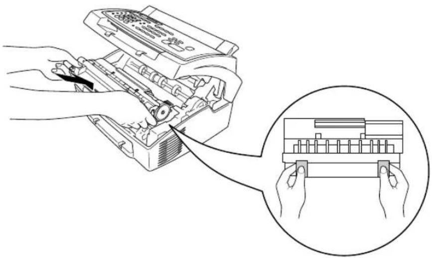 BROTHER FAX-8250P - Fassen Sie die Trommeleinheit an den Grifflaschen, und setzen Sie sie in das Gerät ein. - 1