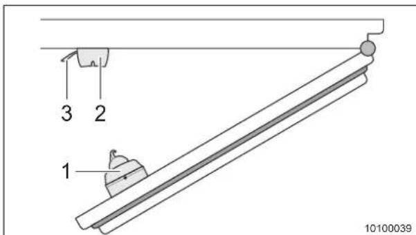 Adria Aviva 490 LX (2012) - Door arrester - 1