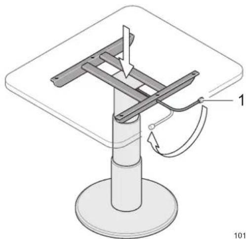 Adria Adora 643 (2012) - Lowering the telescopic table - 1