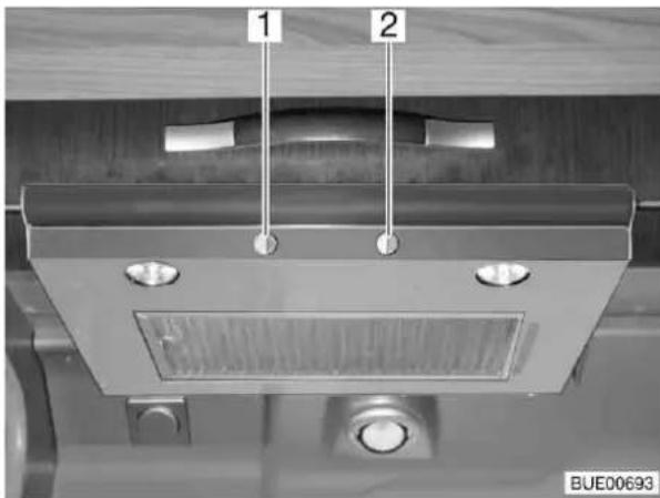 Bürstner Trecento (2006) - Kühlschrank-Lüftungsgitter abnehmen - 1