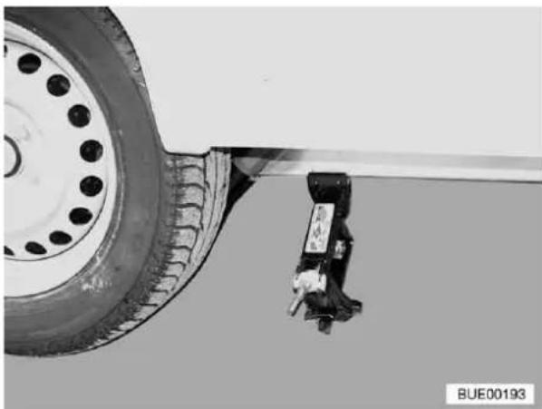 Bürstner Flipper (2005) - Rad wechseln - 4