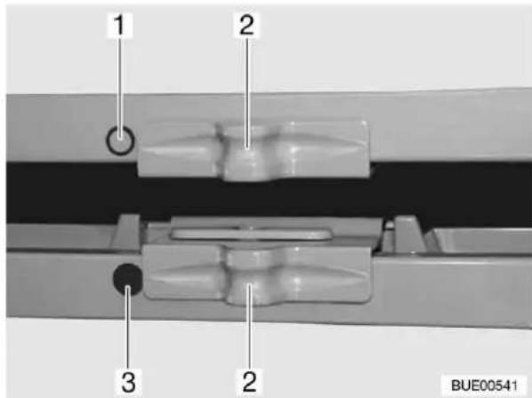 Bürstner Flipper (2005) - Kühlschranktür in Lüftungsstellung arretieren: - 2