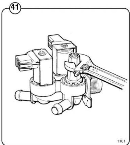 Wascomat Junior W 75 - Dismantling the valve - 4