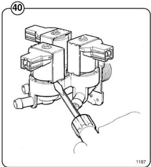 Wascomat Junior W 75 - Dismantling the valve - 3