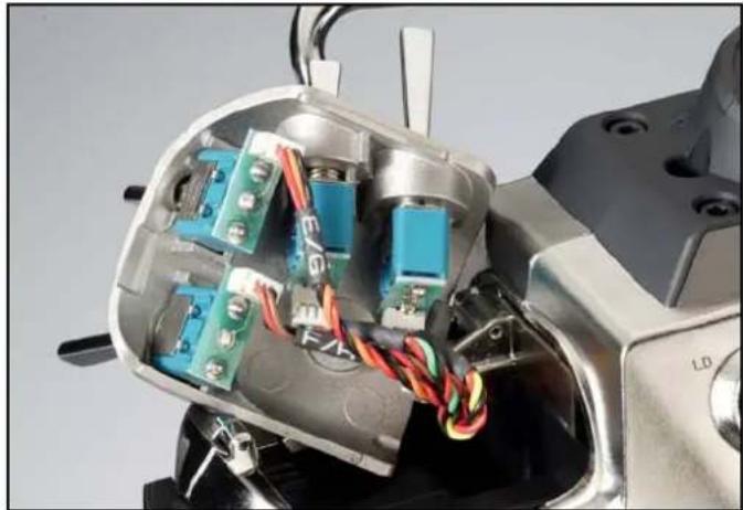 FUTABA T14-MZ - • WECHSEL DER SCHALTER - 2