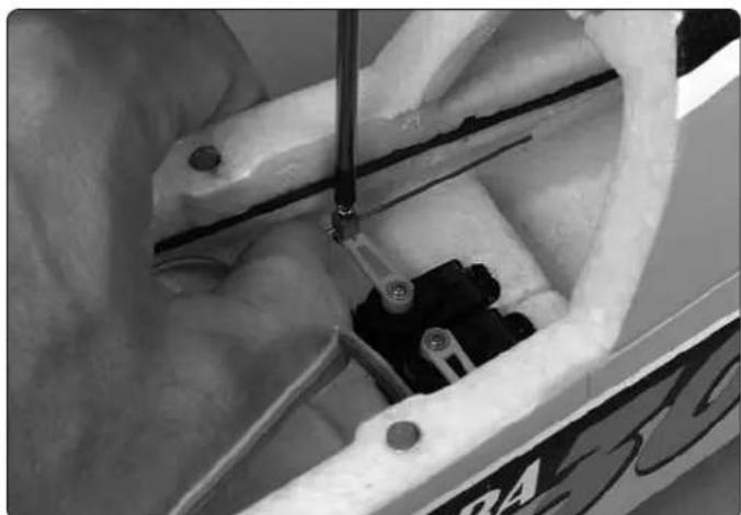 Flyzone Extra 300 SX - ASSEMBLY - 4