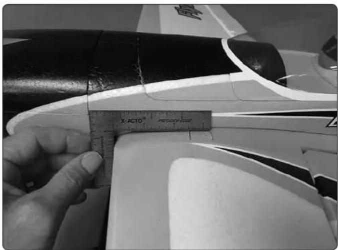 Flyzone Extra 300 SX - Check the C.G. (Center of Gravity) - 4