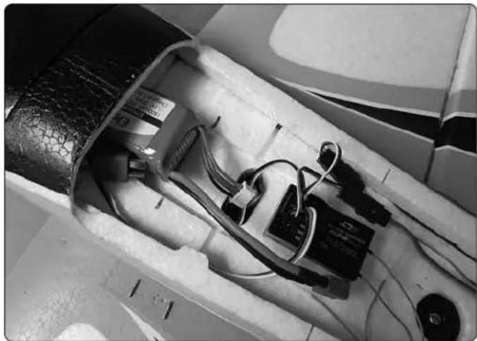 Flyzone Extra 300 SX - Check the C.G. (Center of Gravity) - 7