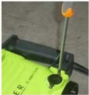 Zipper ZI-ABH1050 - Wechseln der Kohlebürsten - 1
