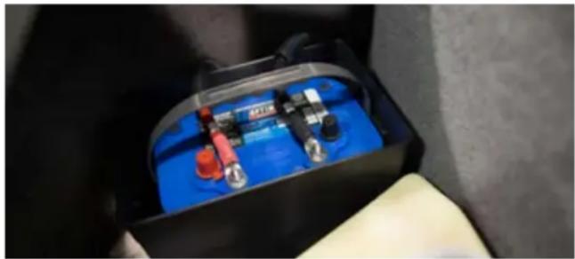 MASTERCRAFT NXT22 (2016) - Inspect the Battery Connections and Hold-Downs - 1
