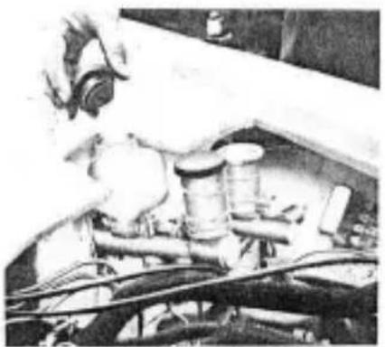 Datsun Sports 2000 (1970) - BRAKE AND CLUTCH LEVEL - 1