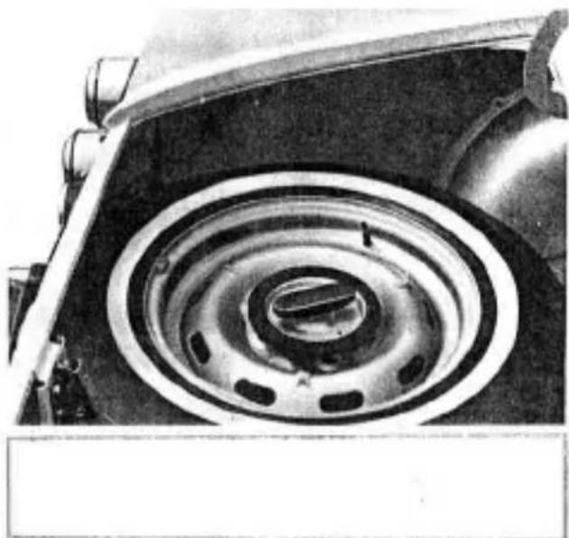 Datsun Sports 2000 (1970) - SPARE TIRES AND JACK - 1