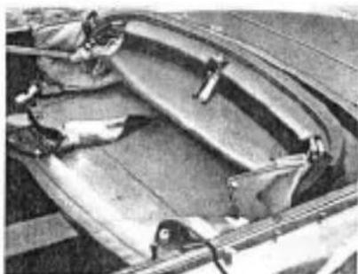 Datsun Sports 2000 (1970) - SOFT TOP (How to raise and lower) - 1