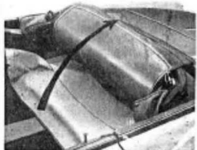Datsun Sports 2000 (1970) - SOFT TOP (How to raise and lower) - 2