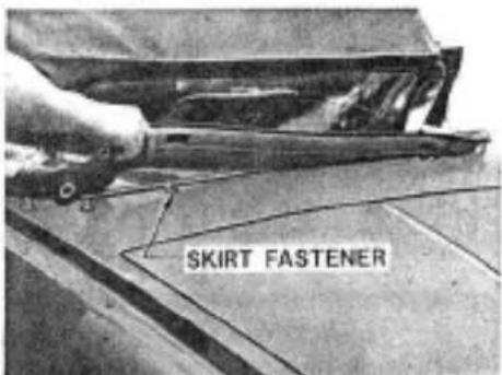 Datsun Sports 2000 (1970) - SOFT TOP (How to raise and lower) - 3