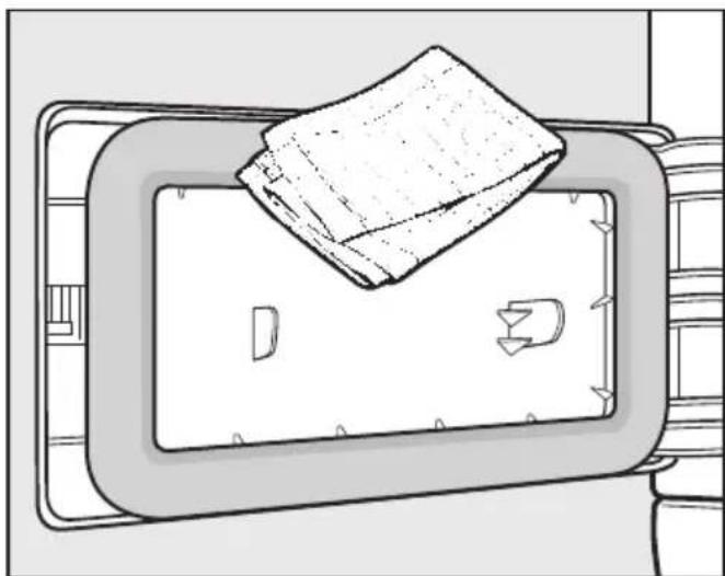 MIELE PT7137WP Vario - Montageklappe und Wärmetauscherraum reinigen - 1