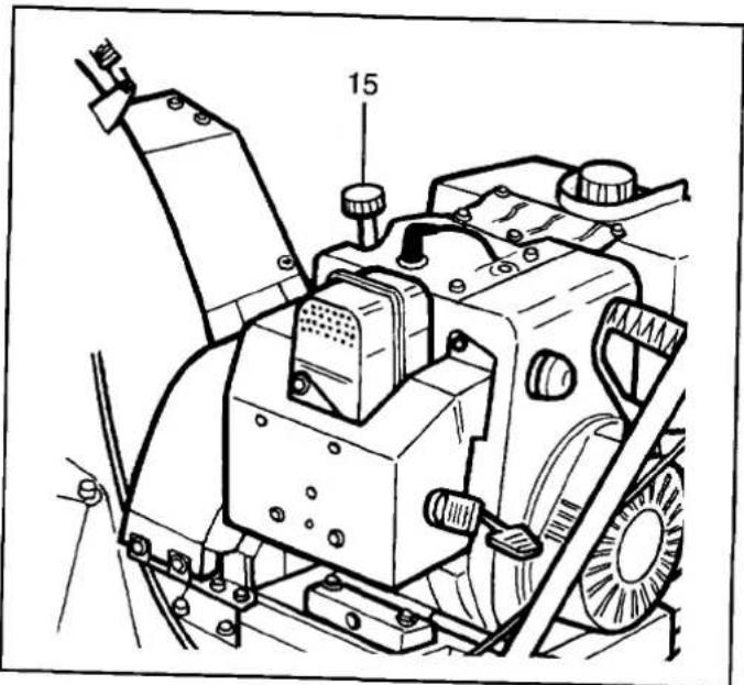 HUSQVARNA 6-23 - Kontroll av oljenivå i motor - 2