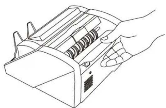 AccuBANKER AB1100 UV - Verificando el Ajuste de la Bandeja Alimentadora - 2