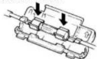 SYM Phony SR125 - ÜBERPRÜFEN UND WECHSELN DER SICHERUNG - 2