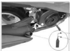 Bintelli Breeze 49cc - Checking and Changing the Engine Oil - 3