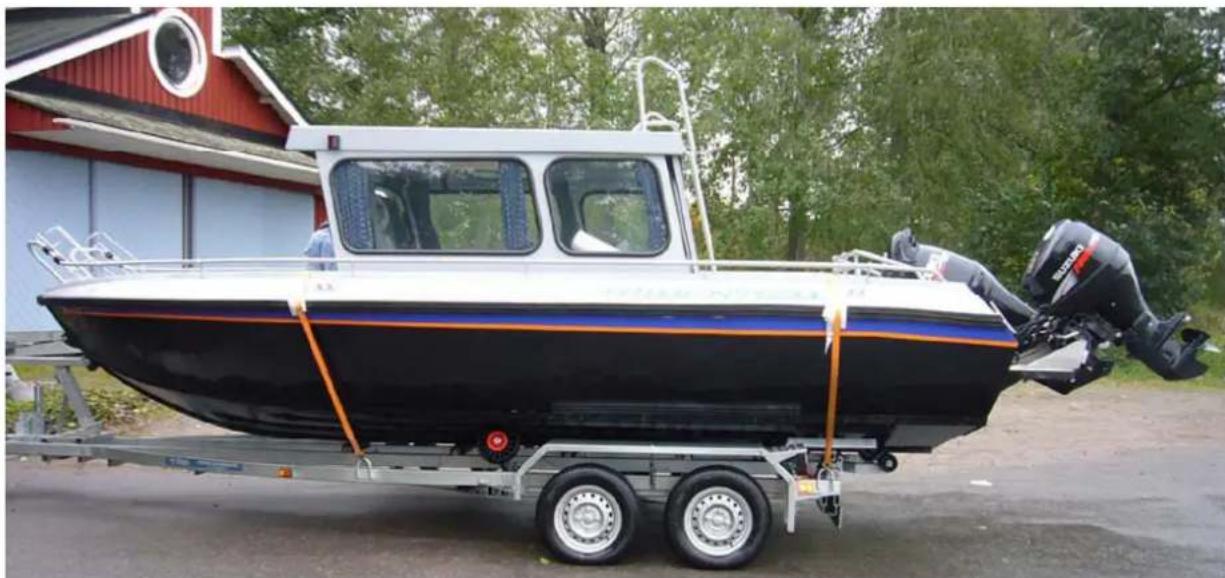 TRIDENT 620 - Hebevorgang des Bootes - 1