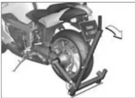 BMW K 1300S - Hinterradständer Hinterradständer montieren - 3