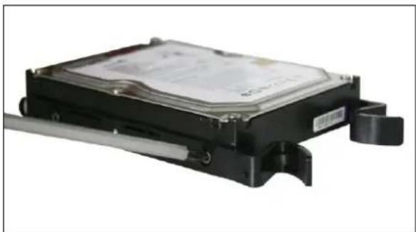 Hikvision DS-9104HFI-RT - Festplatteninstallation - 1