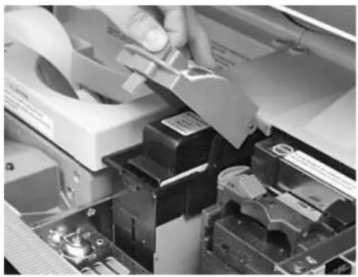 PITNEY BOWES DM900 - Replacing the Ink Cartridge - 3