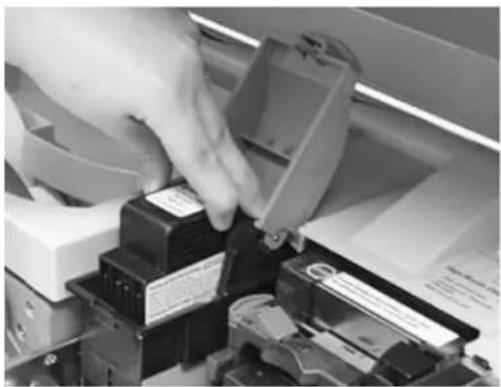 PITNEY BOWES DM900 - Replacing the Ink Cartridge - 4