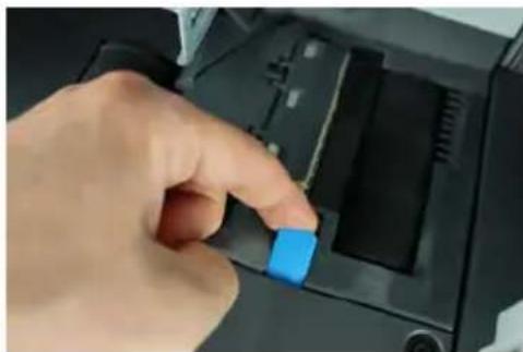 Neopost IN-600 - Vorgehensweise beim Bereinigen von in der automatisch Zuführung gestauten Postgütern - 3