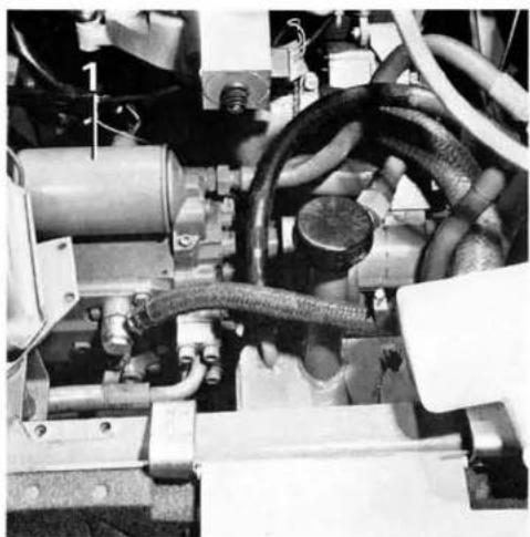 Linde H35 T - Dichtheit der Fahrhydraulik prüfen - 2