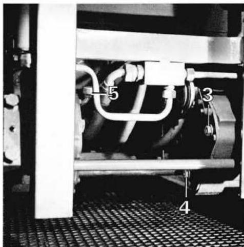 Linde H35 T - Dichtheit der Radantriebe prüfen - 1