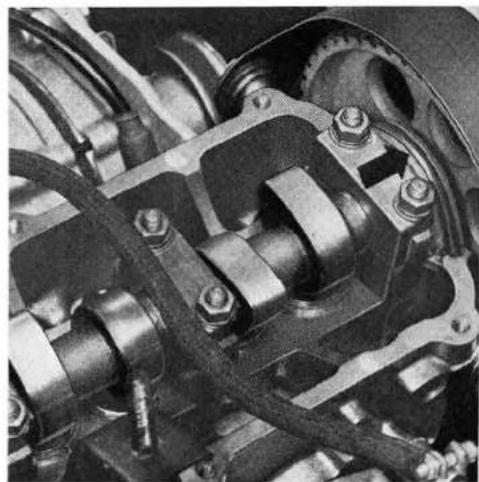 Linde H35 T - Die Zylinderkopfschrauben dürfen nicht nachgezogen werden! - 1