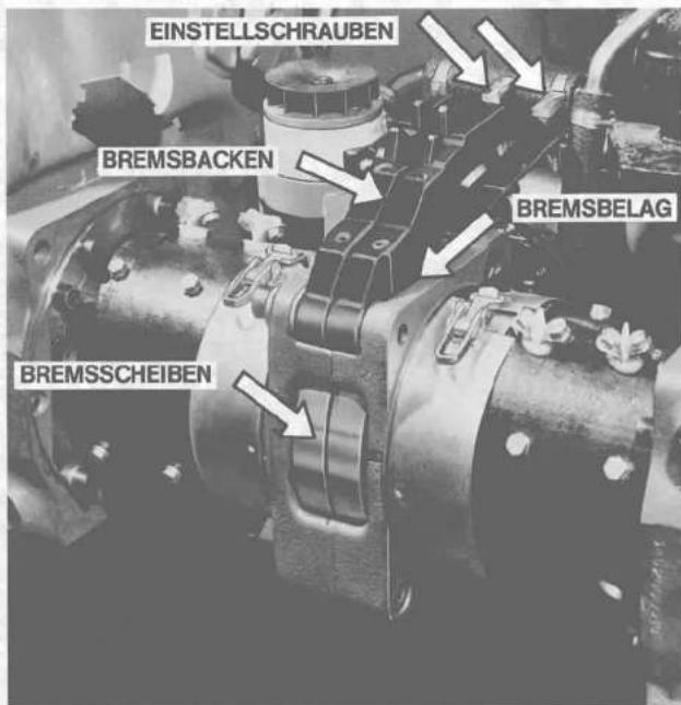 Linde E15 S - Einstellanweisung für Pedalwerk und Hand-Feststellbremse. - 5