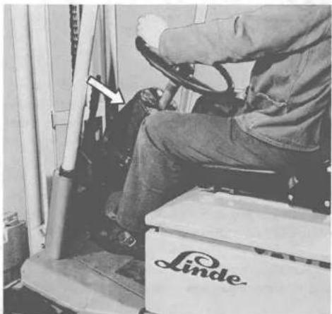 Linde E15 S - Überprüfung der Kohlebürsten (Werkstattarbeit) - 1