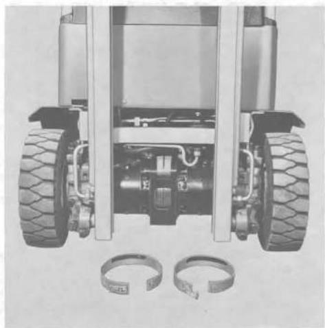 Linde E15 S - Diese Arbeit darf nur von geschultem Fachpersonal unserer Vertragshändler und LINDE-Niederlassungen vorgenommen werden! - 3