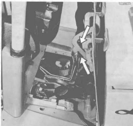 Linde E15 S - Diese Arbeit darf nur von geschultem Fachpersonal unserer Vertragshändler und LINDE-Niederlassungen vorgenommen werden! - 8