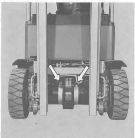 Linde E15 S - Diese Arbeit darf nur von geschultem Fachpersonal unserer Vertragshändler und LINDE-Niederlassungen vorgenommen werden! - 2