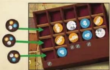 White Goblin Games Nieuw Amsterdam - Die Aktionsplättchen werden gemischt und in die Geldkassette gelegt. - 1