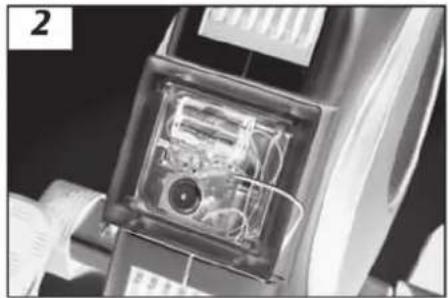 Sport-Thieme 240 1427 - Einlegen der Batterien - 2