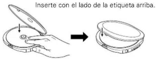 Inserte con el lado de la etiqueta arriba.