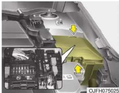KIA Optima PHEV (2017) - Engine compartment fuse replacement - 1