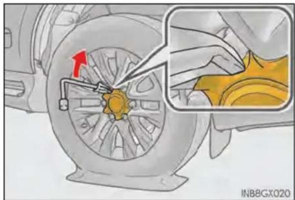 LEXUS GX 460 (2018) - Replacing a flat tire - 2