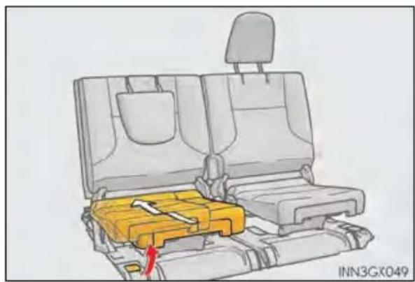 LEXUS GX 460 (2018) - ■ Folding down the third seats - 2