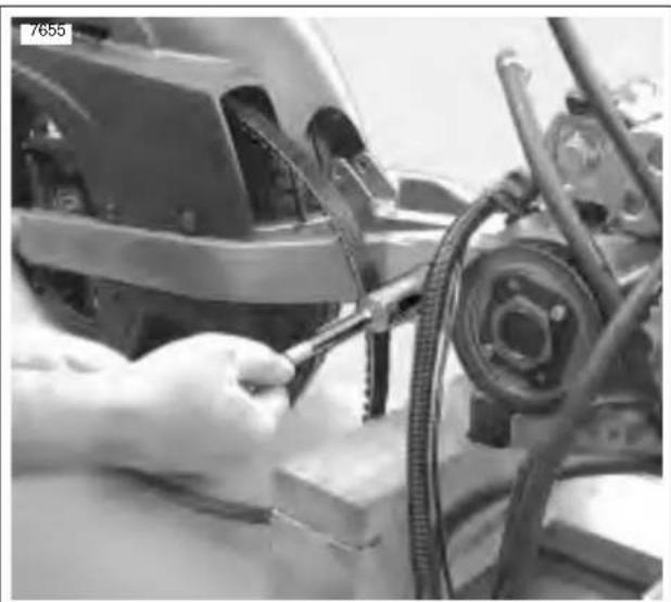 BUELL Blast (2004) - INSTALLING ENGINE - 2