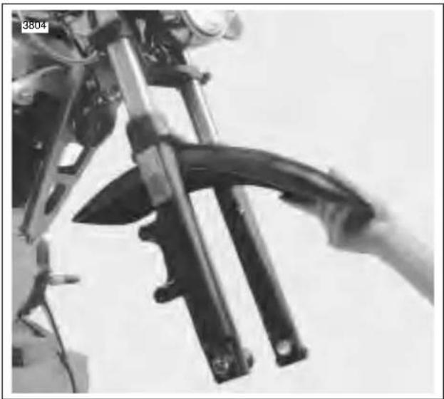 BUELL Blast (2004) - FRONT FENDER REMOVAL - 2