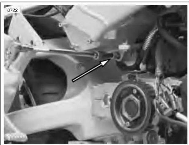 BUELL XBR Firebolt (2003) - Installing Engine in Frame - 5