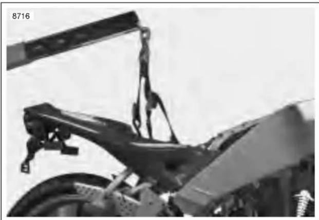 BUELL XBR Firebolt (2003) - Installing Engine in Frame - 4
