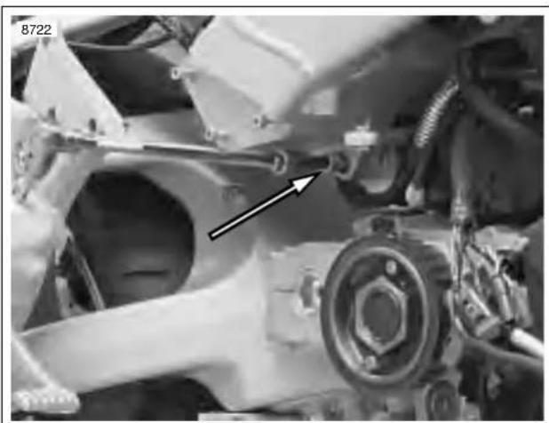 BUELL XBR Firebolt (2004) - Installing Engine in Frame - 5